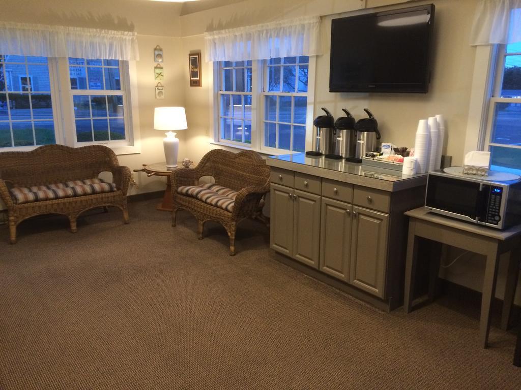 Holiday Hill Inn & Suites Dennisport Extérieur photo