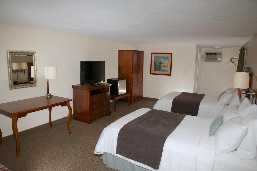 Holiday Hill Inn & Suites Dennisport Extérieur photo