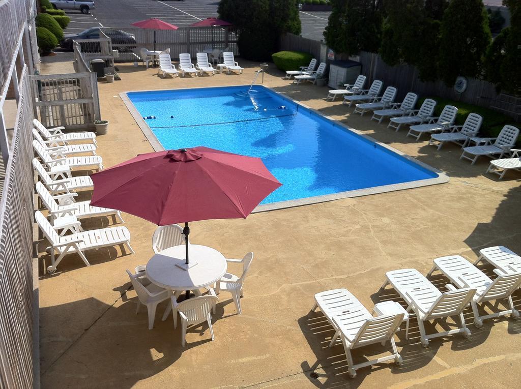 Holiday Hill Inn & Suites Dennisport Extérieur photo