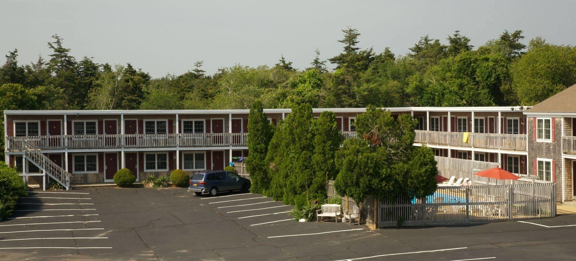 Holiday Hill Inn & Suites Dennisport Extérieur photo