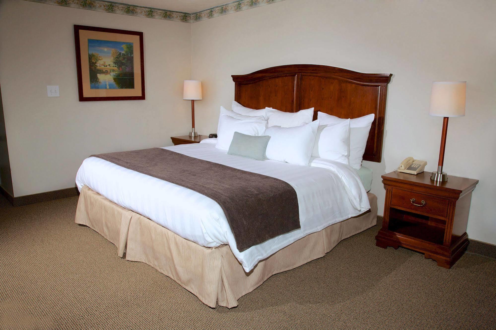 Holiday Hill Inn & Suites Dennisport Extérieur photo