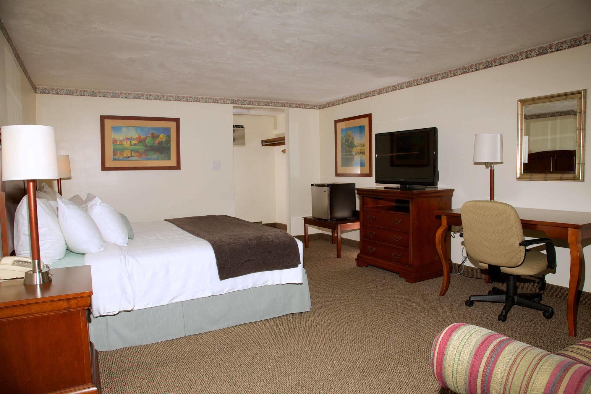 Holiday Hill Inn & Suites Dennisport Extérieur photo