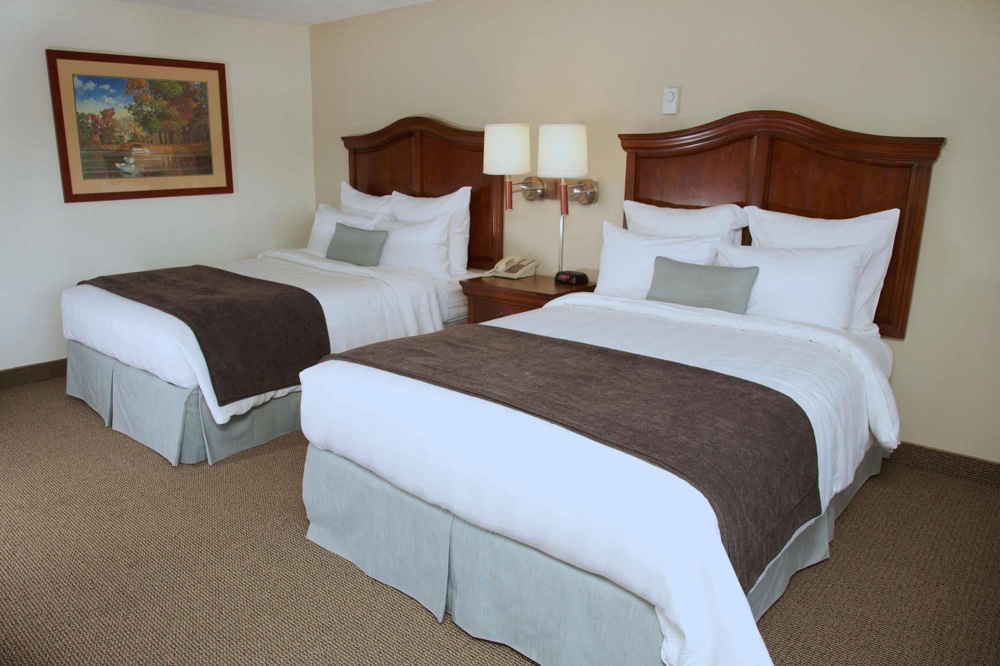 Holiday Hill Inn & Suites Dennisport Extérieur photo