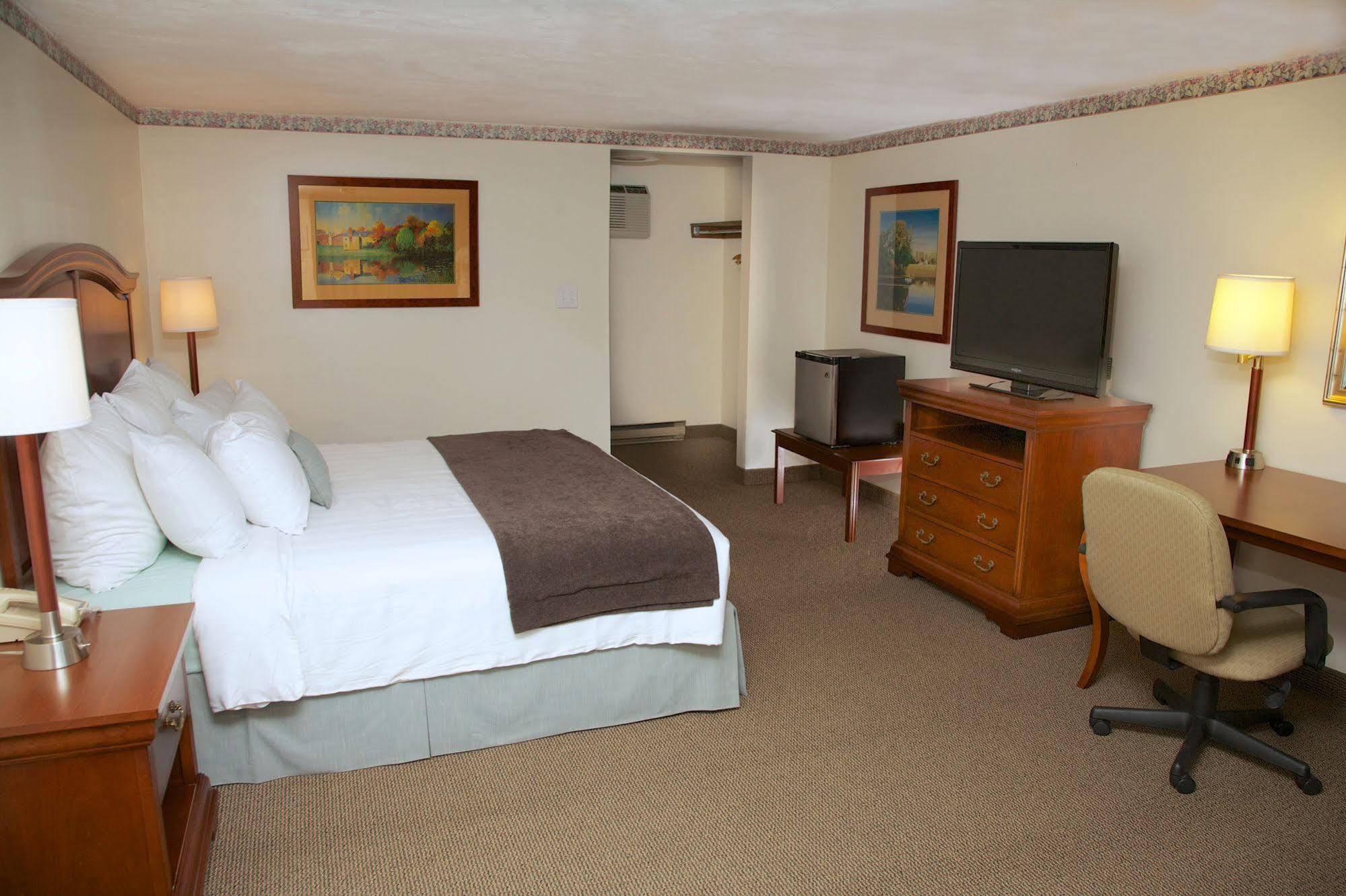 Holiday Hill Inn & Suites Dennisport Extérieur photo