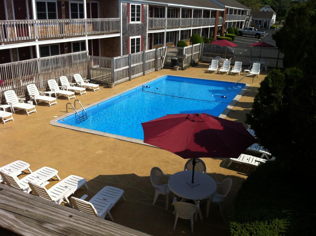 Holiday Hill Inn & Suites Dennisport Extérieur photo